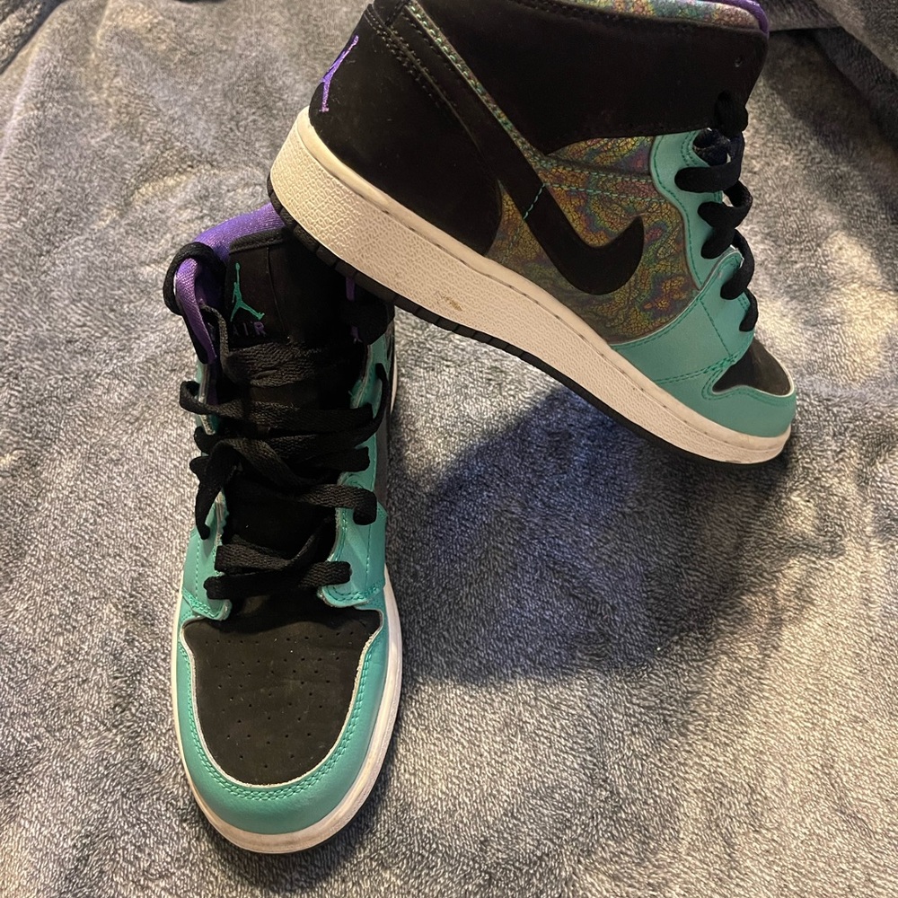 Jordan 1 Mid (Nike)